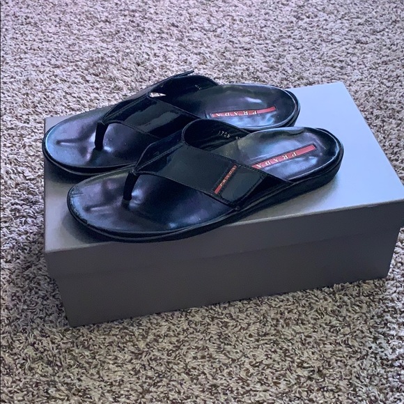 Prada - Picture 2 of 4